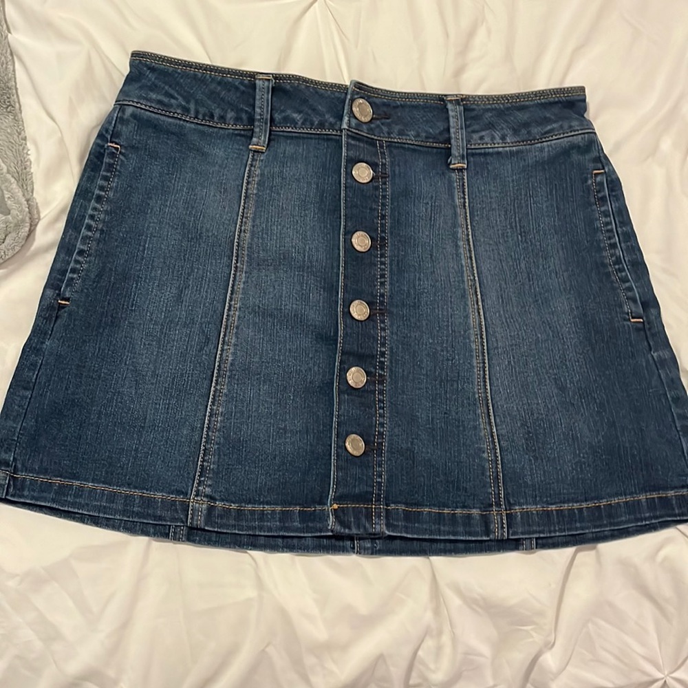 American eagle stretchy jean button up skirt